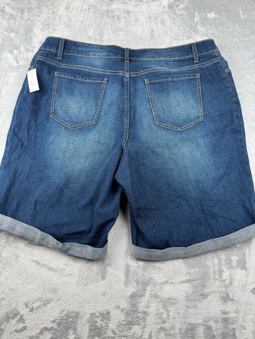 NEW Old Navy Shorts Curvy Bermuda Mojave Denim Women’s Sz 20 Regular Plus Blue - Picture 9 of 9